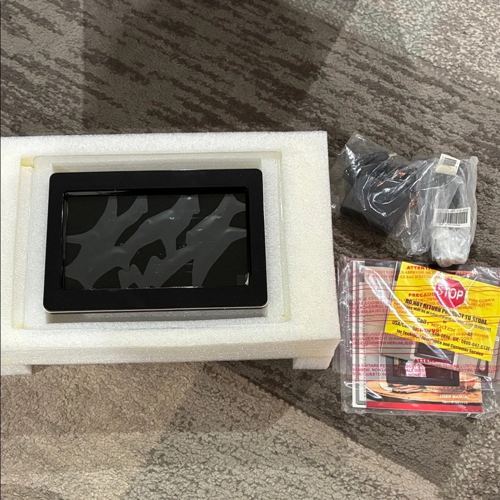 7 Inch Digital Photo Frame - Picture 2 of 2